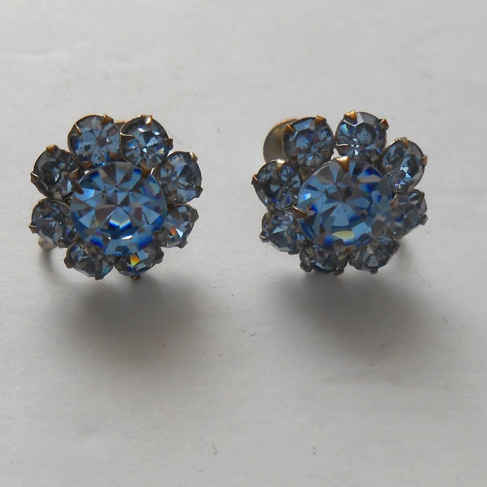 Baby Blue Rhinestone Flower Design Earrings. Vintage